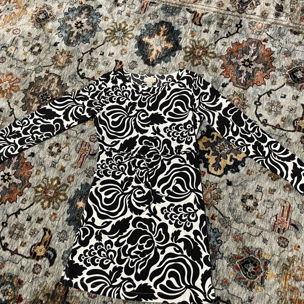 Loft XS Black and White Floral Long Sleeve Dress
